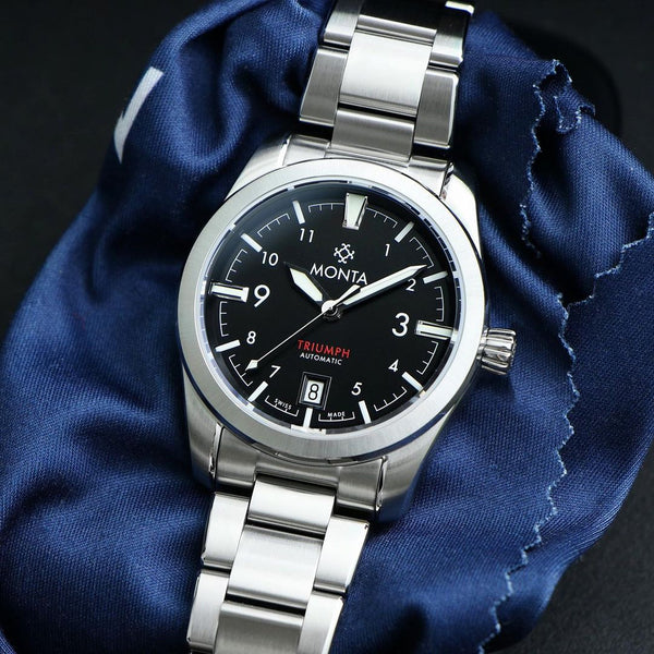 Why The MONTA Triumph Is the Perfect Last-Minute Graduation Gift